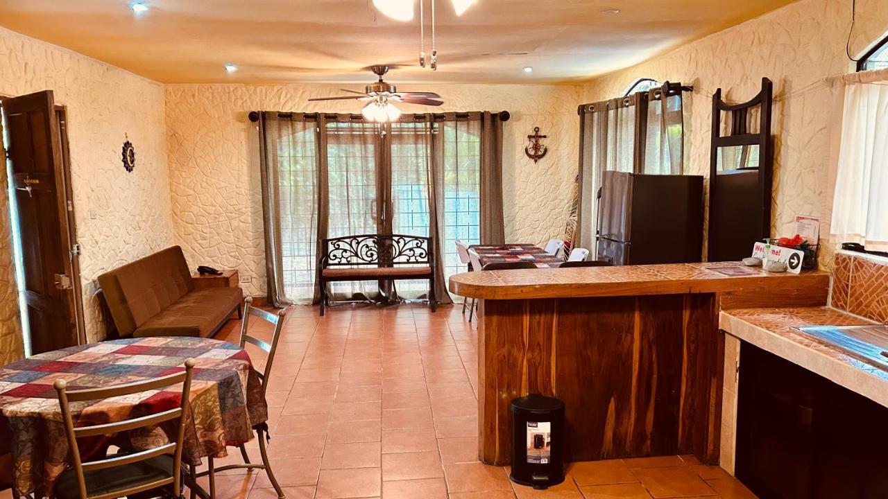 Casa Encantada Offers You Two-Bedroom House, 1 Tiny Apartment & 3 Double Rooms Мануел Антонио Екстериор снимка