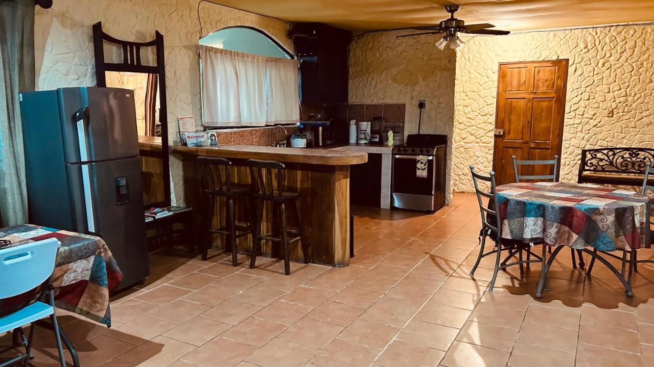 Casa Encantada Offers You Two-Bedroom House, 1 Tiny Apartment & 3 Double Rooms Мануел Антонио Екстериор снимка