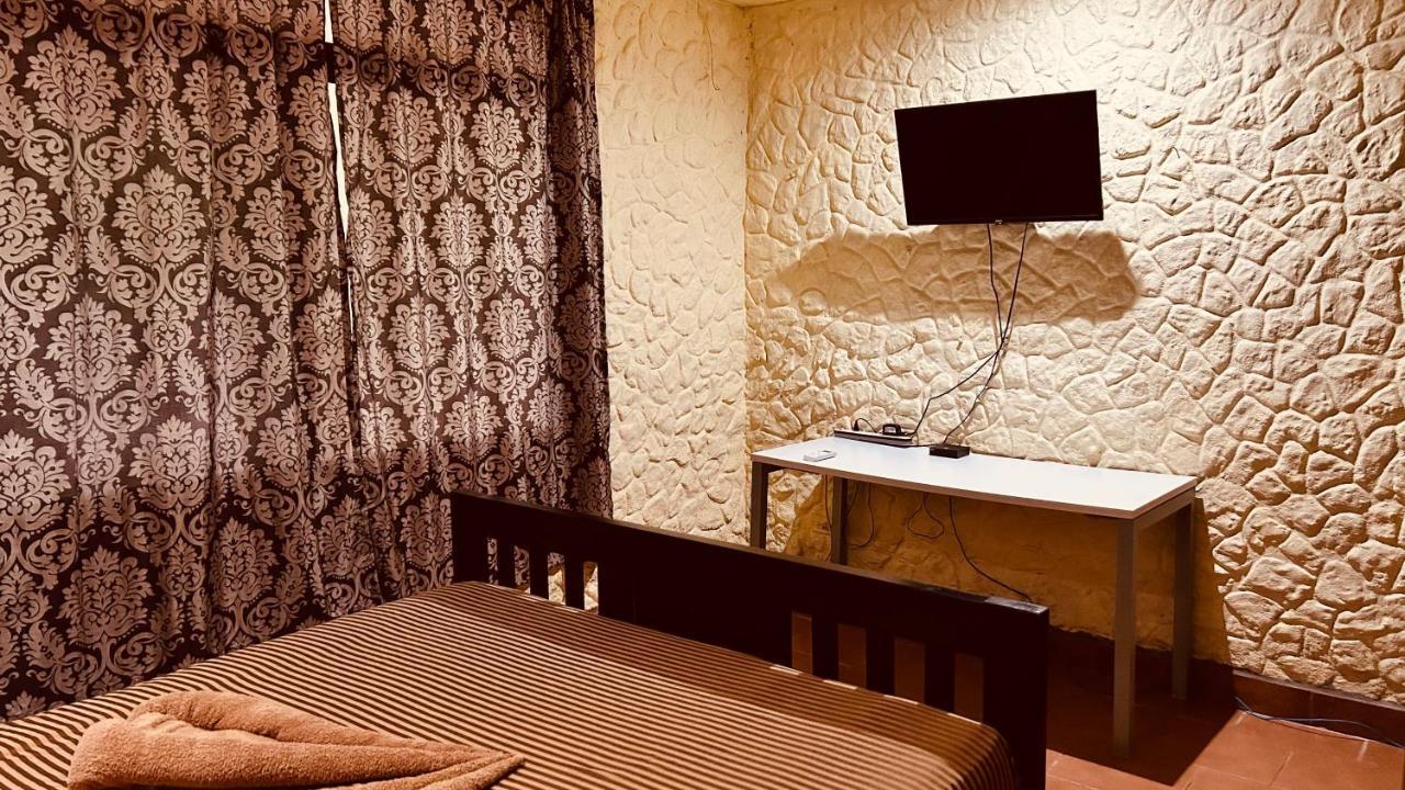 Casa Encantada Offers You Two-Bedroom House, 1 Tiny Apartment & 3 Double Rooms Мануел Антонио Екстериор снимка