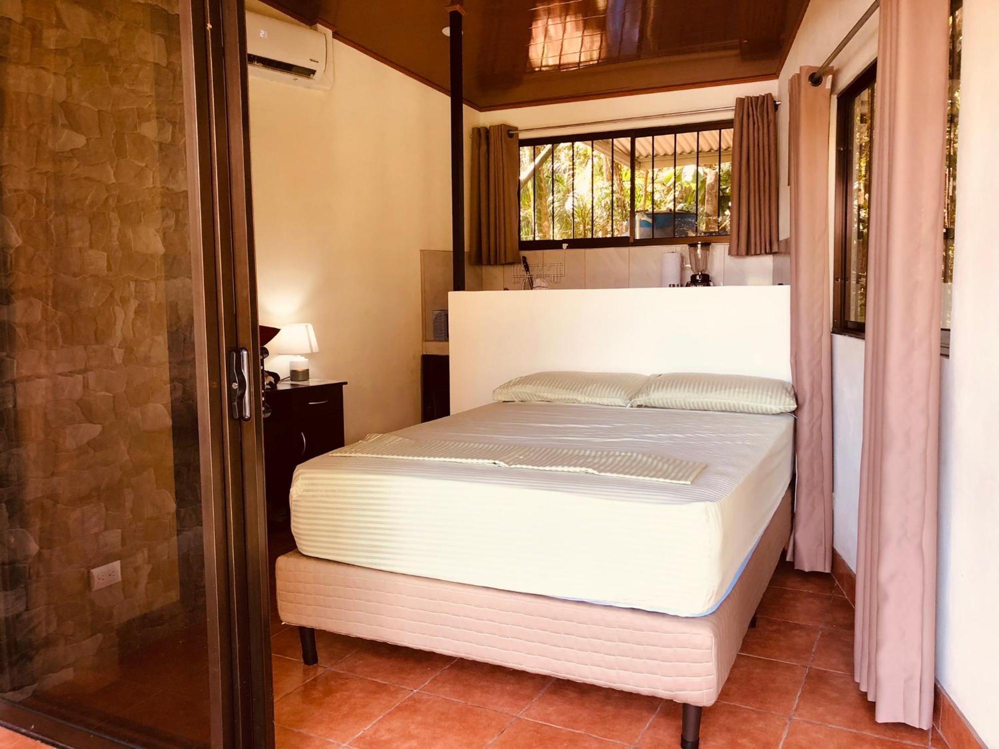 Casa Encantada Offers You Two-Bedroom House, 1 Tiny Apartment & 3 Double Rooms Мануел Антонио Екстериор снимка