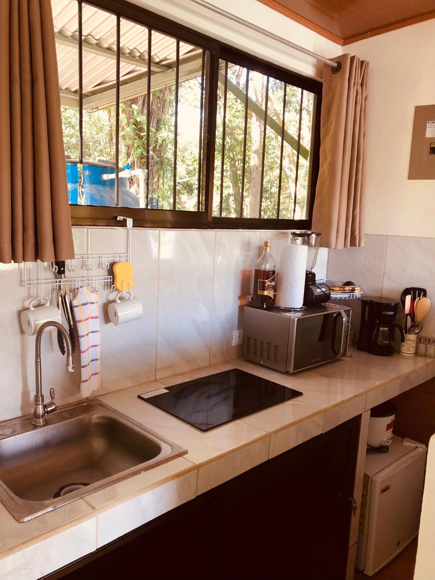 Casa Encantada Offers You Two-Bedroom House, 1 Tiny Apartment & 3 Double Rooms Мануел Антонио Екстериор снимка