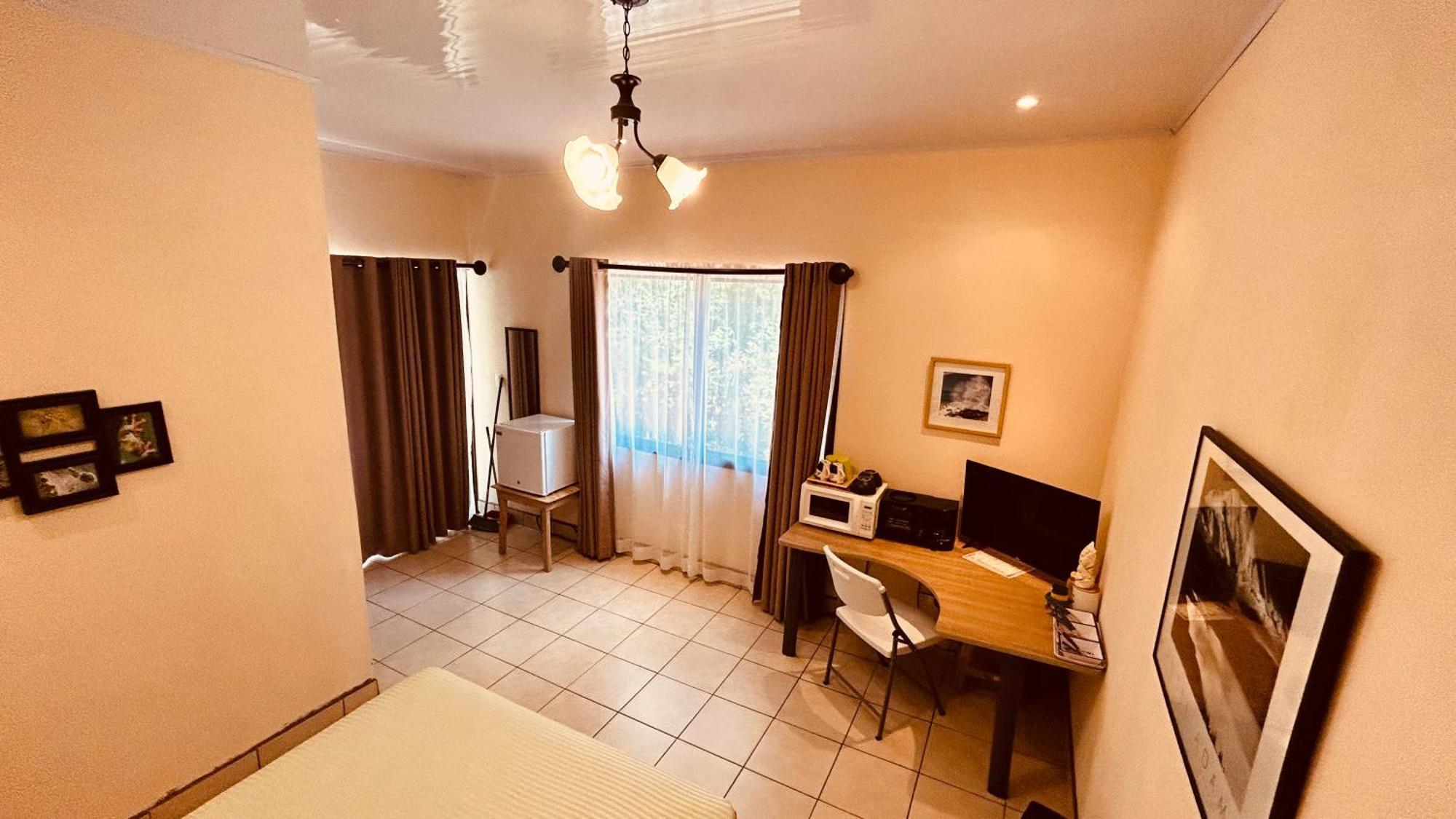 Casa Encantada Offers You Two-Bedroom House, 1 Tiny Apartment & 3 Double Rooms Мануел Антонио Екстериор снимка